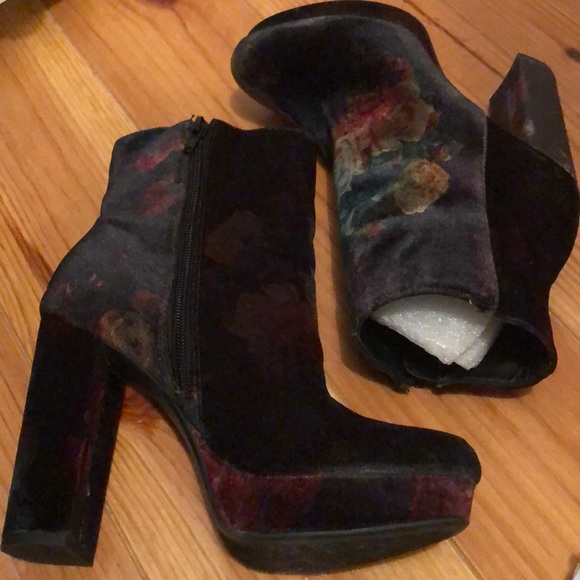 Madden Girl floral Velvet booties - Picture 6 of 8